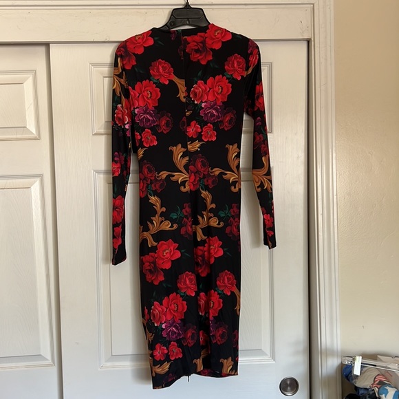 T Tahari Ruched Floral Bodycon Dress Size Small - Picture 3 of 5